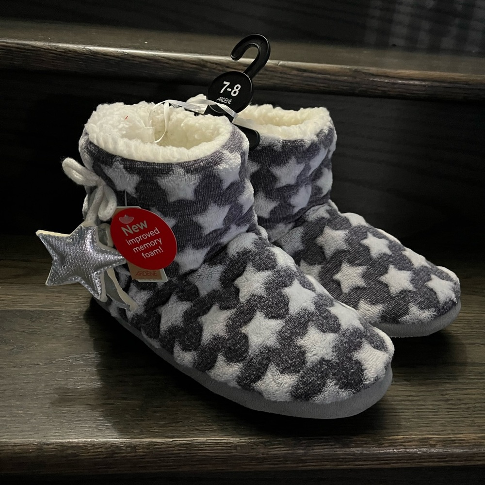 Ardene Sherpa lined house slippers sz 7/8 NWT
